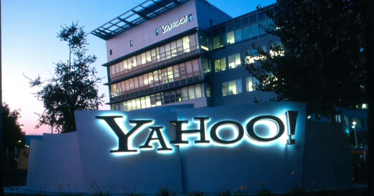 Yahoo shuts down news sites in India